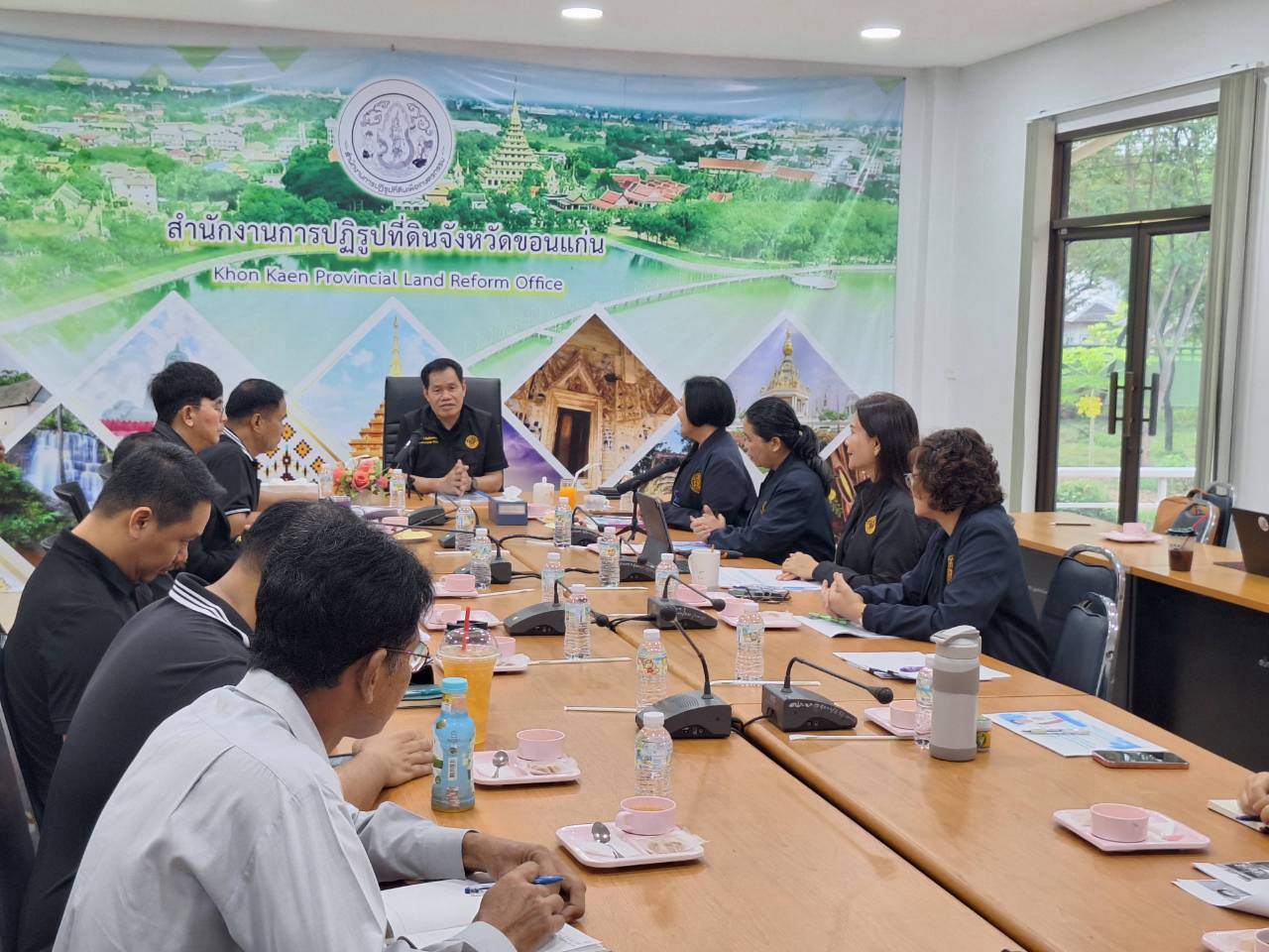 title - ผู้ตรวจราชการ ส.ป.ก. ลงพื้นที่จังหวัดขอนแก่น ประชุมติดตามความก้าวหน้าผลการดำเนินงาน พร้อมตรวจเยี่ยมให้กำลังใจกลุ่มวิสาหกิจชุมชนสมุนไพรไผ่คำ 39 